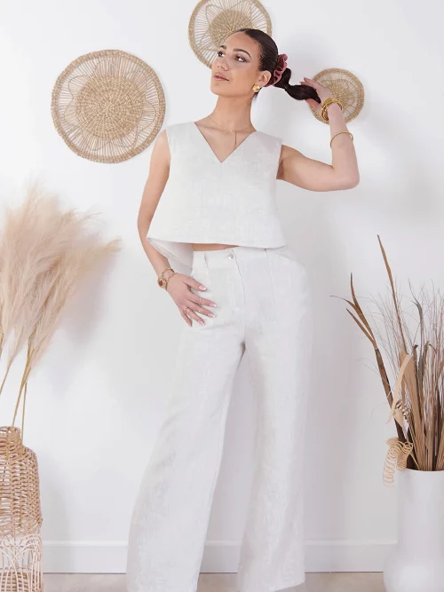 Pantalon Selene en lin oatmeal porté de face, coupe droite taille haute femme — Diane G.