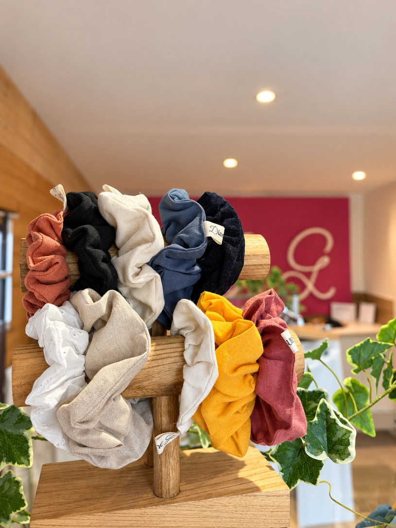 Chouchous Diane G en différents coloris présentés dans le showroom de Rosières en Ardèche